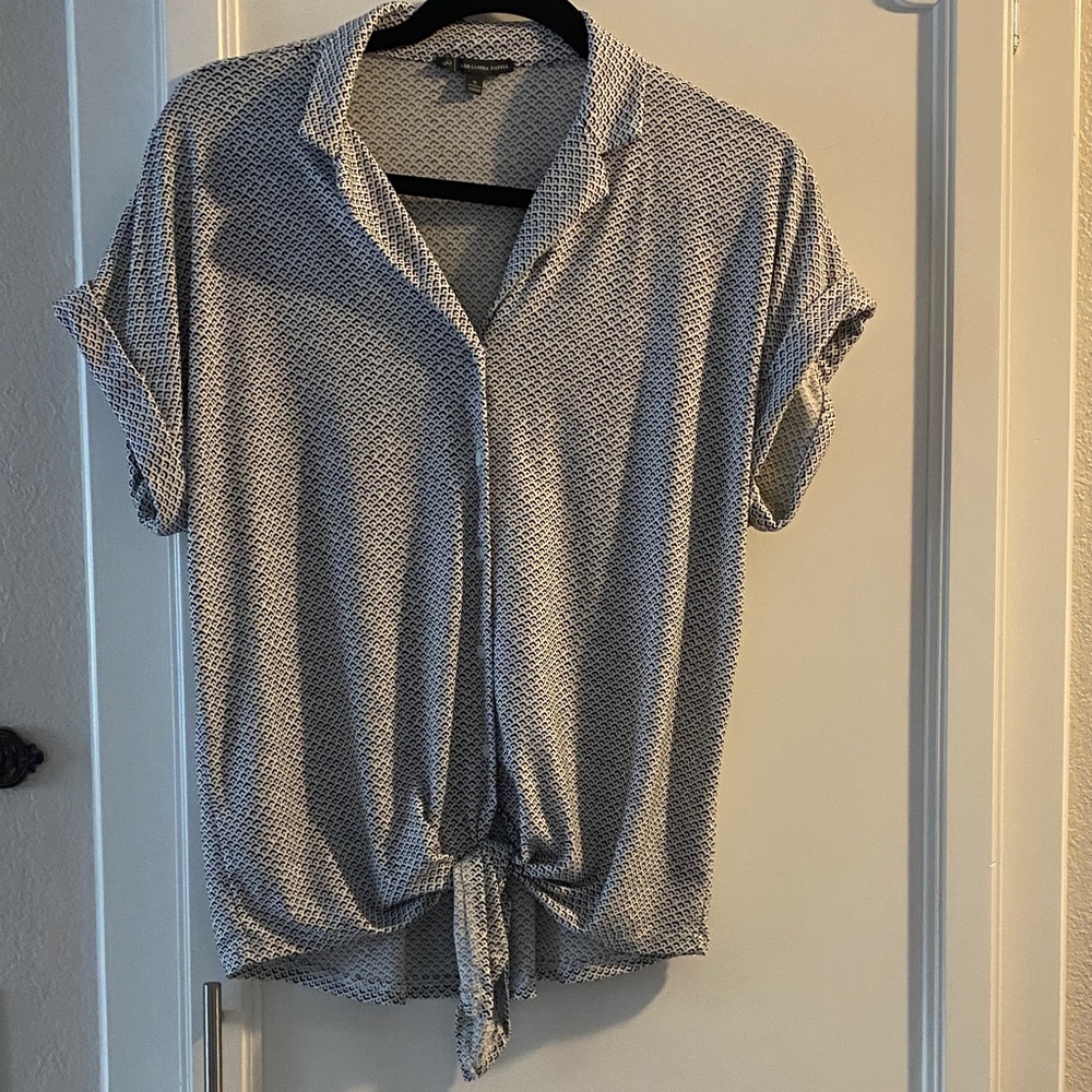 Adrianna Papell Black & White Short-Sleeve Button-Front Tie-Hem Top